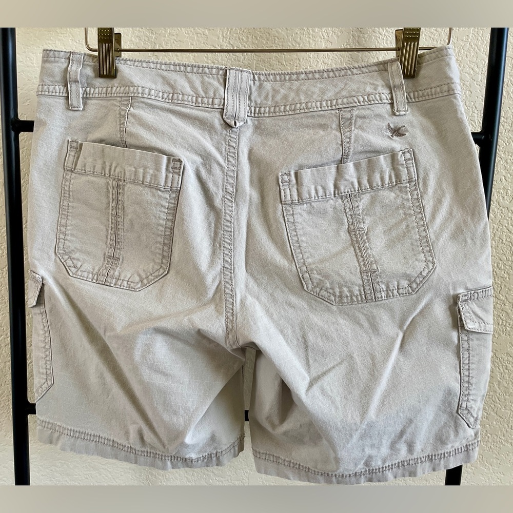 Women’s Eddie Bauer Cargo Shorts Light Beige Tan Size 6 - Picture 2 of 4